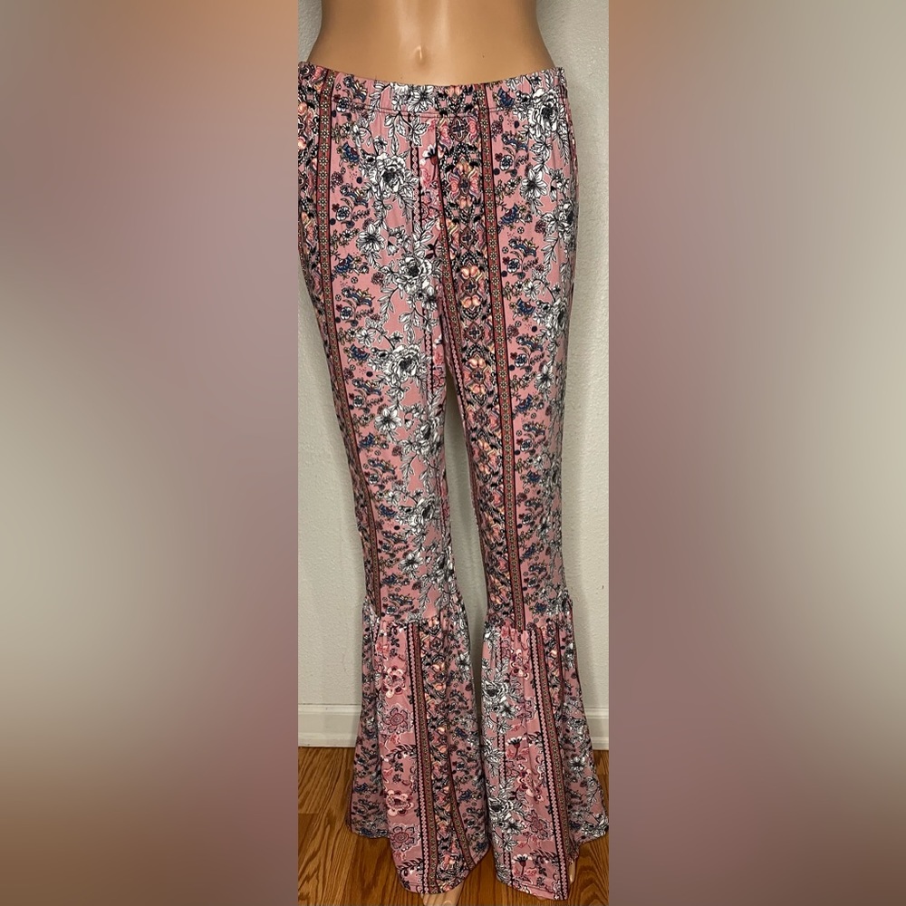 Rue 21 pink floral bell bottom pants. Size XL. NWT